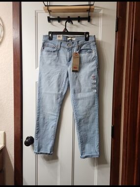 NWT Levi's Boyfriend Jeans - 27 × 27